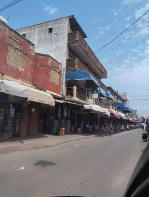Immeuble commercial en vente en angle de rues au cœur du Grand Marché de Lomé – 650 millions FCFA — photo 4