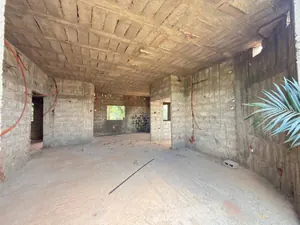 Vente d'une villa à Lankouvi, R+1, 5 chambres, inachevée, sur 1 lot – 60 millions FCFA à débattre — photo 4