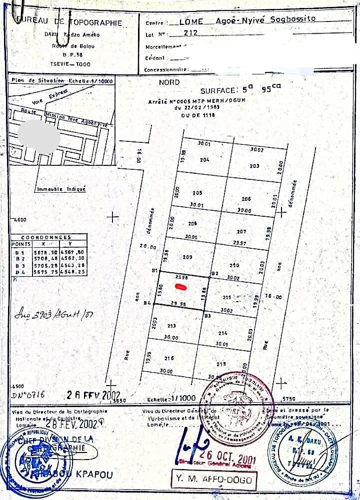 Terrain 595 m² avec 4 boutiques en vente en bordure de voie à Agoè Anonkui – 45 millions FCFA