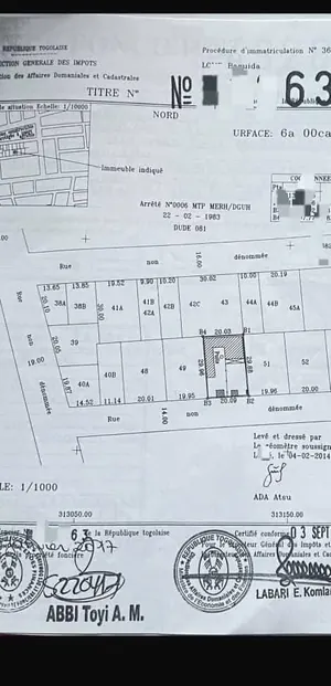 Vente d'un terrain à Baguida, 1 lot avec constructions, proche du goudron – 40 millions FCFA