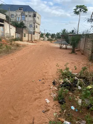 Terrain 300 m² en vente à Akato derrière Candide – 8 millions FCFA — photo 2