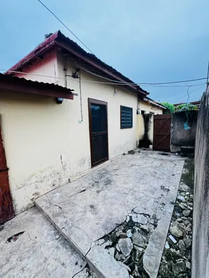 Maison 2 chambres 341 m² à vendre à Klikamé derrière le lycée et le restaurant Le Rafiti – 50 millions FCFA — photo 2