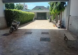 Villa 7 chambres de 900 m² en vente à Agoè 2 lions – 280 millions FCFA — photo 4