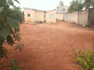 Terrain demi-lot clôturé bâti d'une chambre salon en vente à Adidogomé Kohé – 14 millions FCFA — photo 3