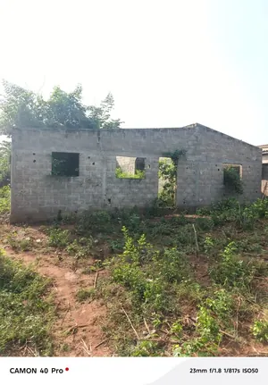 Maison inachevée 2 pièces en vente à Noépé – 7,5 millions FCFA — photo 2